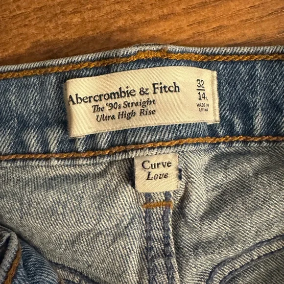 Abercrombie & Fitch Women's Light Blue Jeans - Picture 1 of 3